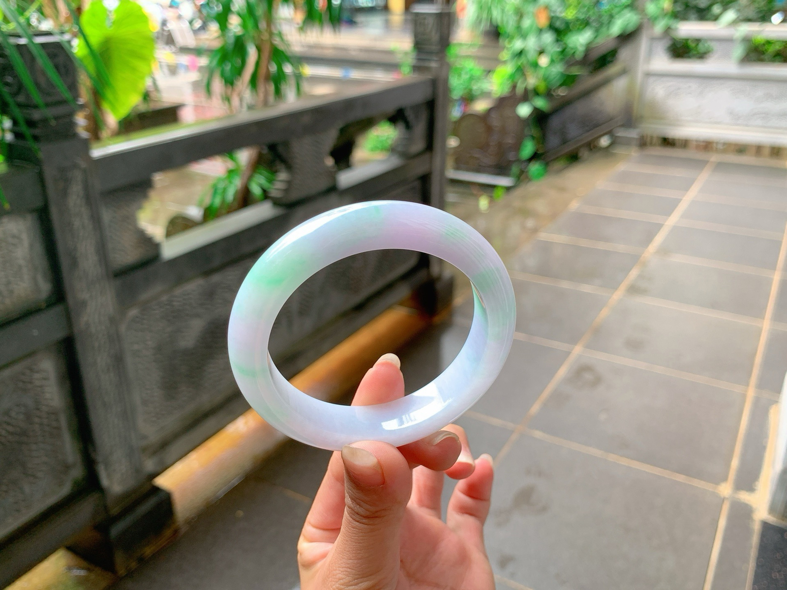 ｜57圈口
春彩，花色缠绕于一体，像盛开的花朵，不争不抢不妖艳，端庄典雅，