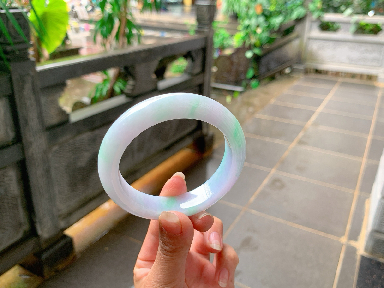 ｜57圈口
春彩，花色缠绕于一体，像盛开的花朵，不争不抢不妖艳，端庄典雅，
