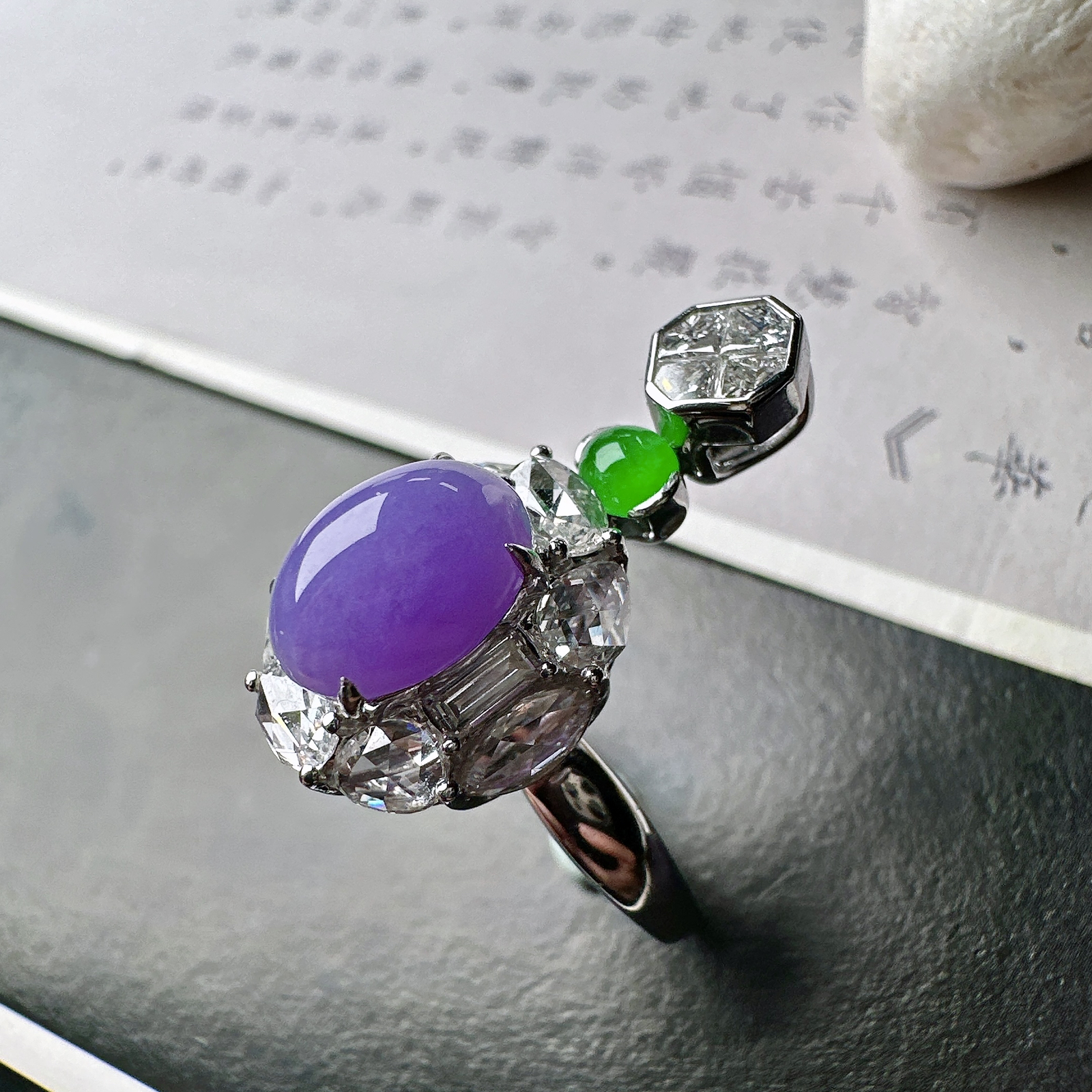 【冰种紫罗兰蛋面两用款】精品，质地细腻，饱满度很好，妖紫色泽，18k金钻镶嵌，裸石尺寸9.6*7.4*5.4毫米