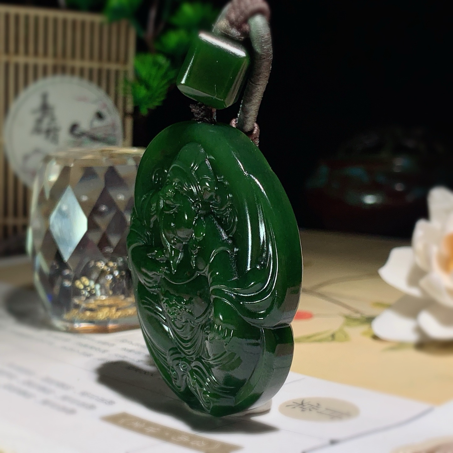 和田玉菠菜绿俄罗斯碧玉财神爷挂件 尺寸56/53/12重76克 玉质细腻油润 底色纯净 脂粉好，品质好。lt260610