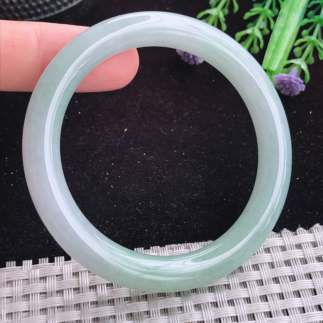 实拍A货翡翠52.5/8.3/8.6老坑秀气温润晴底圆条手镯平安镯翡翠玉镯美人镯