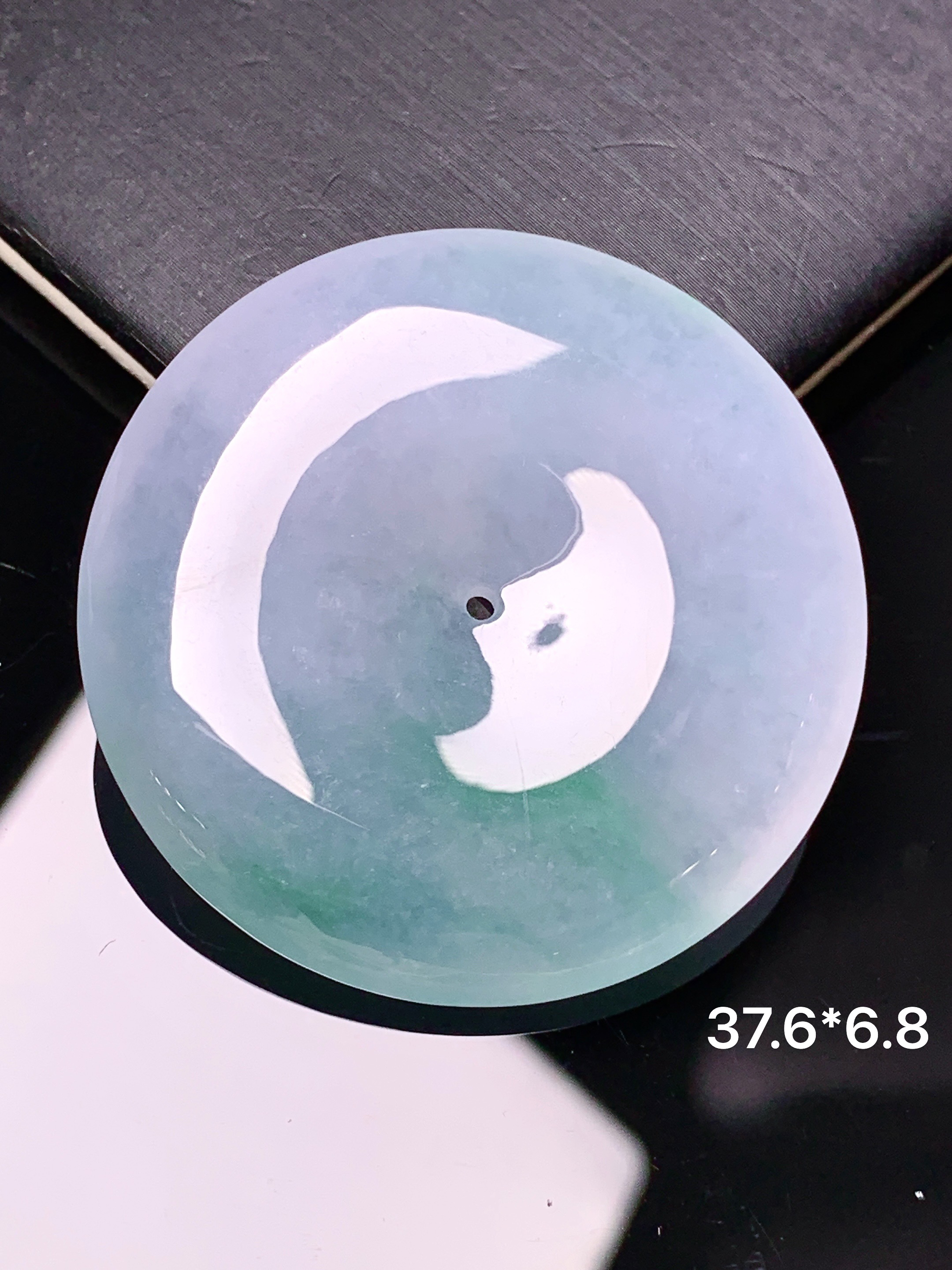 飘绿平安扣吊坠 玉质细腻 色泽艳丽清新 整体尺寸37.6*6.8 d1