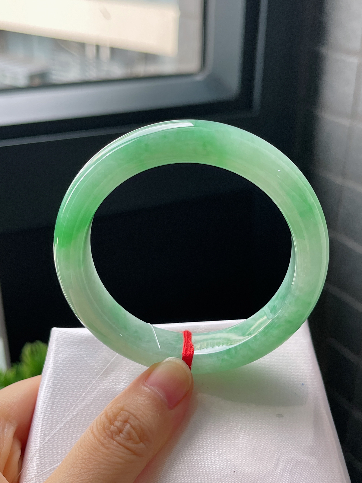 正圈55.1圈口，翡翠糯化种绿色手镯