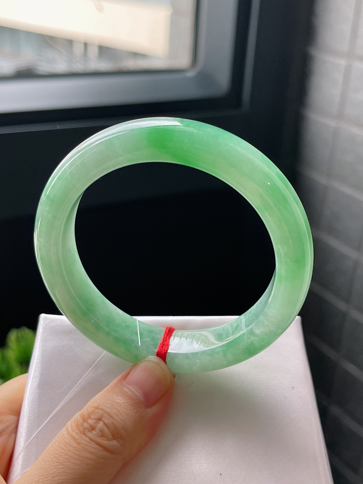 正圈55.1圈口，翡翠糯化种绿色手镯