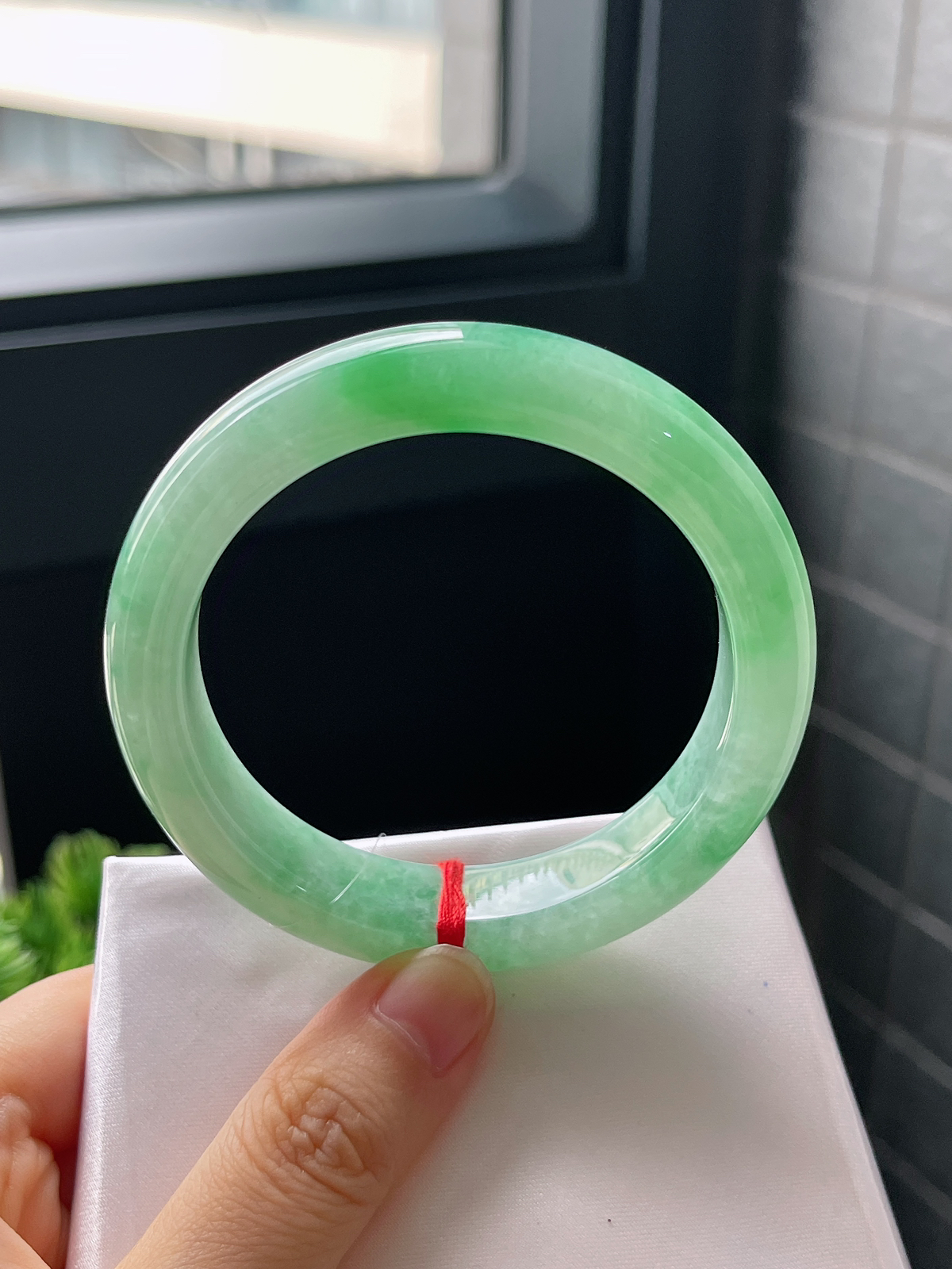 正圈55.1圈口，翡翠糯化种绿色手镯