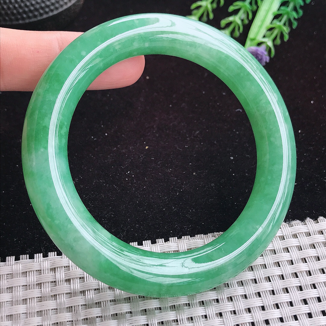自然光58/11.3/11.8老坑精美温润辣绿满绿圆条手镯平安镯翡翠玉镯美人镯