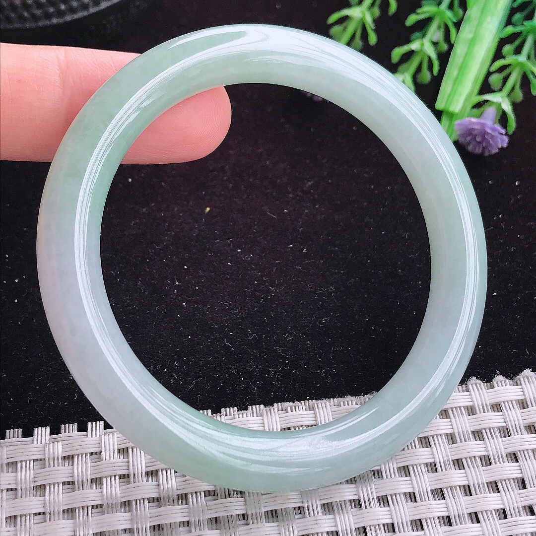 实拍A货翡翠52.5/8.3/8.6老坑秀气温润晴底圆条手镯平安镯翡翠玉镯美人镯