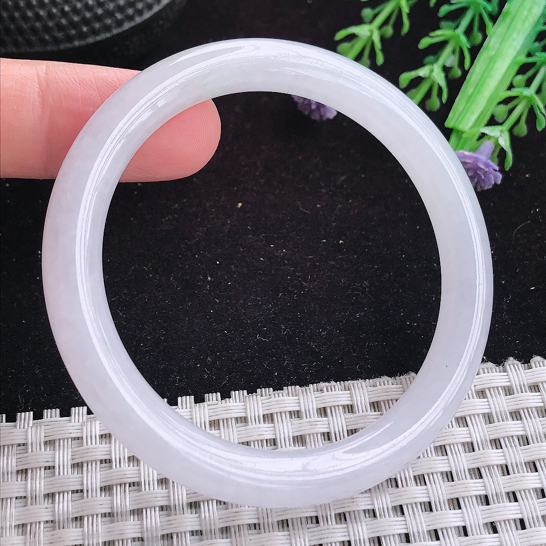 实拍A货翡翠53/7.9老坑冰润起胶白月光圆条手镯平安镯细条翡翠玉镯