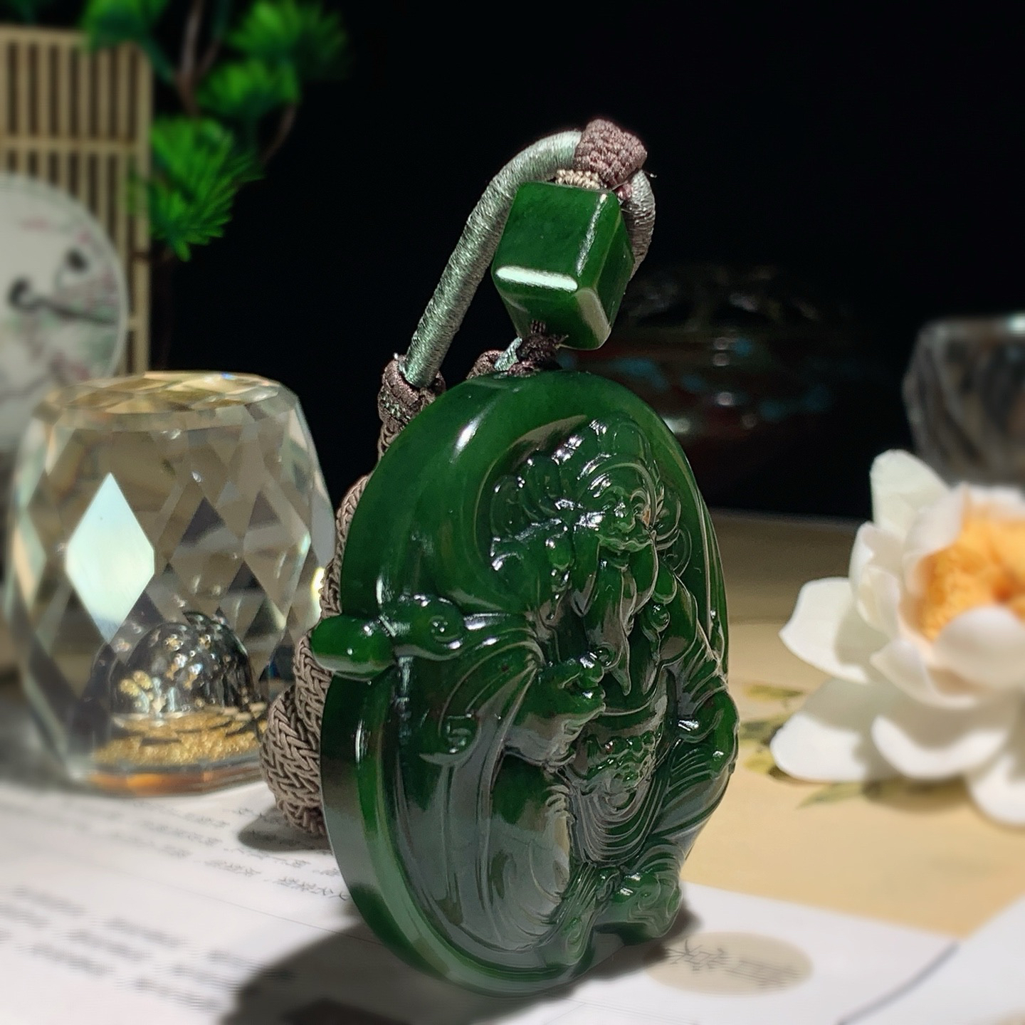和田玉菠菜绿俄罗斯碧玉财神爷挂件 尺寸56/53/12重76克 玉质细腻油润 底色纯净 脂粉好，品质