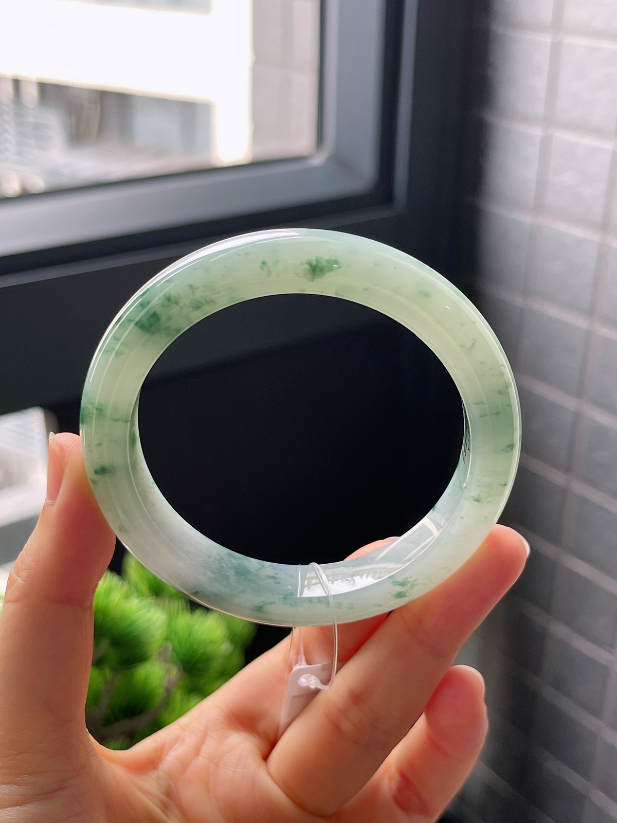 正圈55圈口，翡翠冰糯种飘绿手镯