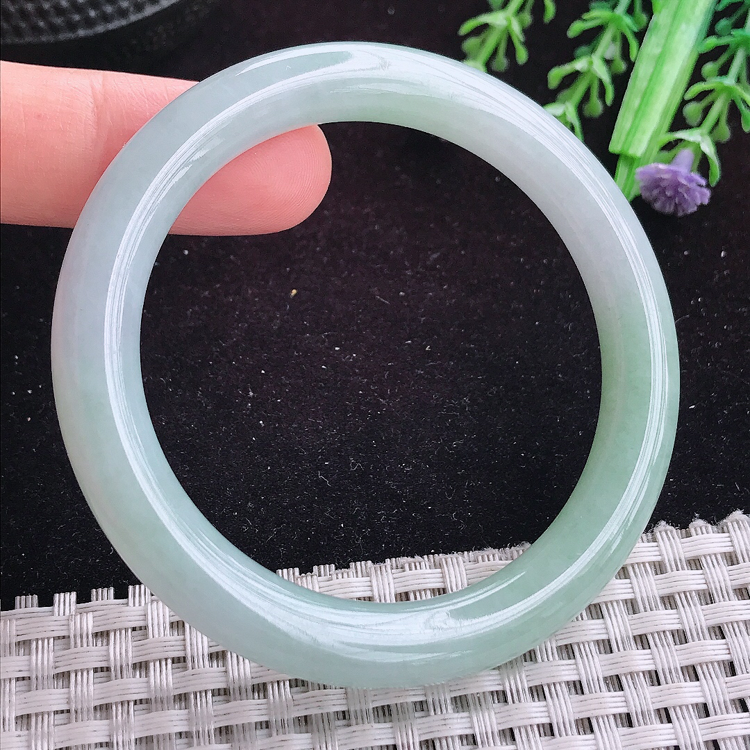 实拍A货翡翠52.5/8.3/8.6老坑秀气温润晴底圆条手镯平安镯翡翠玉镯美人镯