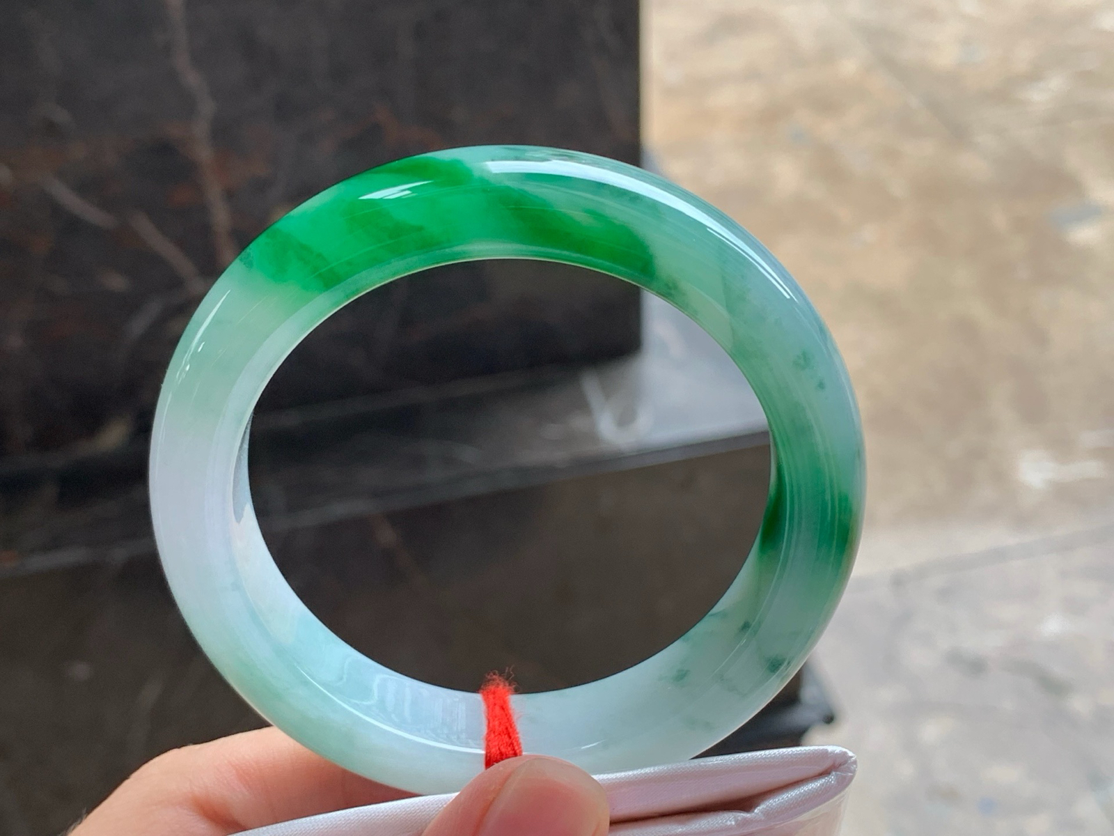 55.5-13.2-9.3
飘花手镯^_^底子细腻干净 颜色鲜艳好看