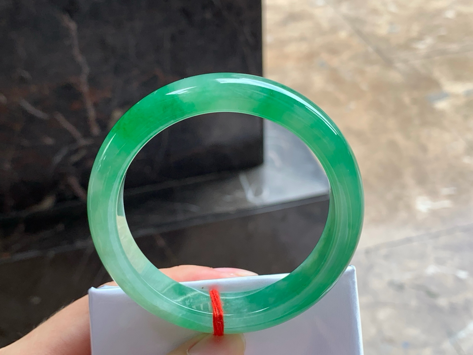 55.5-12.8-8.4
带色手镯^_^有种有色 颜色鲜艳好看 清秀