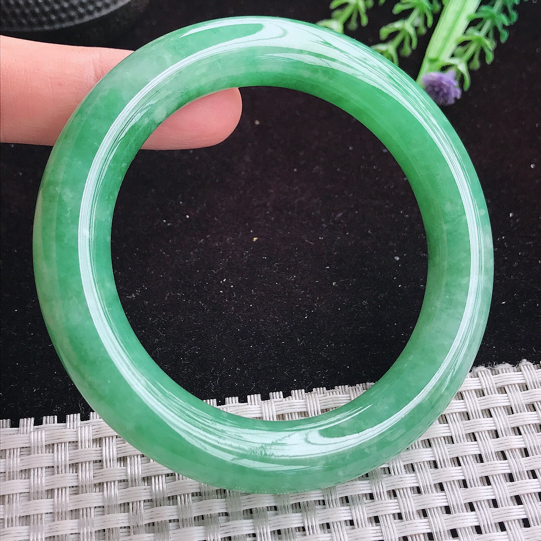 自然光58/11.3/11.8老坑精美温润辣绿满绿圆条手镯平安镯翡翠玉镯美人镯