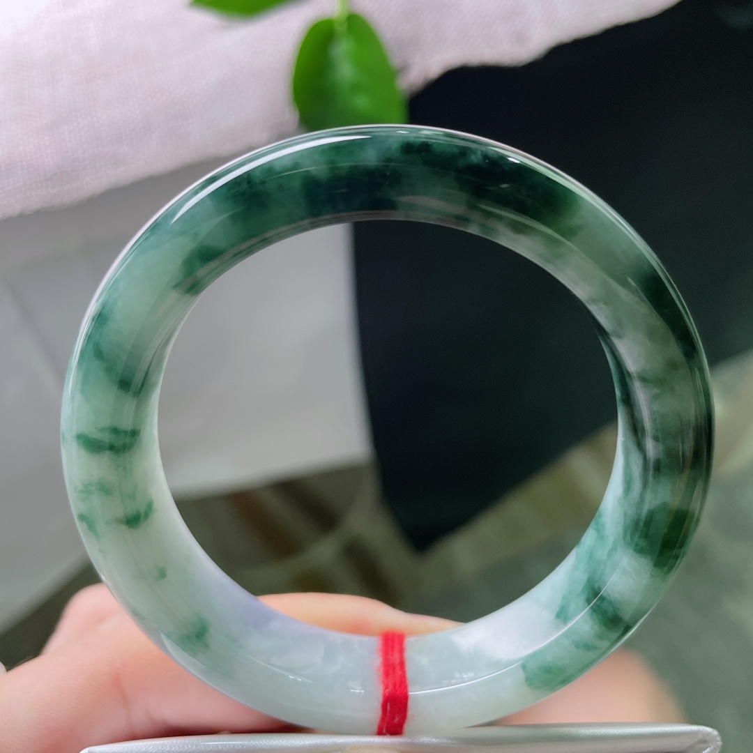 54.7/12.5/8.9飘花正圈，水头好，为原本平淡的生活增添了浓墨重彩的一笔，无裂，ss5241