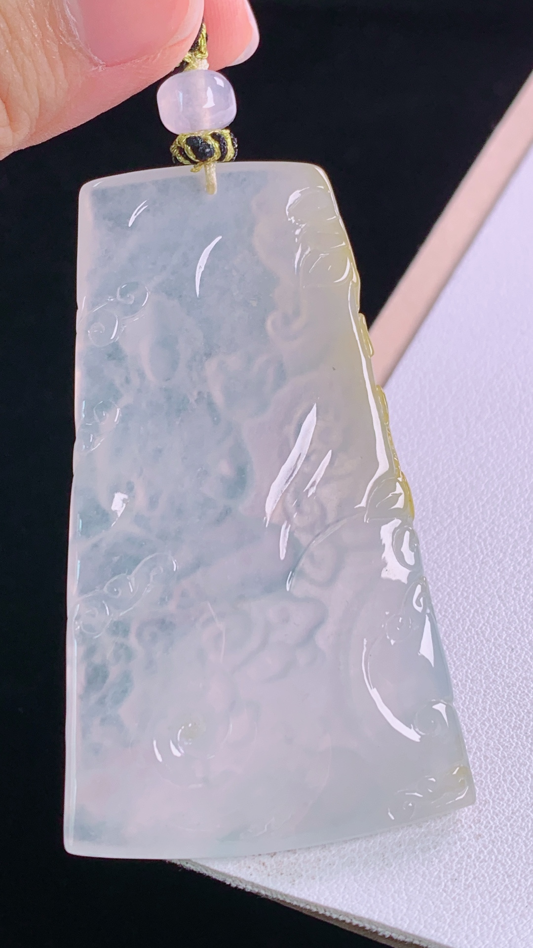 冰黄大势至菩萨 天然黄翡，冰透起光，无裂 尺寸:64.6-38.0-5.6mm 7