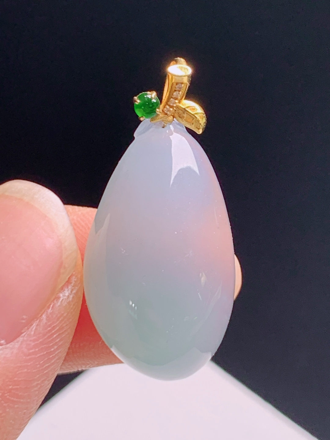 冰飘绿福瓜吊坠，冰润通透胶感饱满，18K金镶阳绿扣头福气满满 裸石22.6-13.5-8.3 整体2