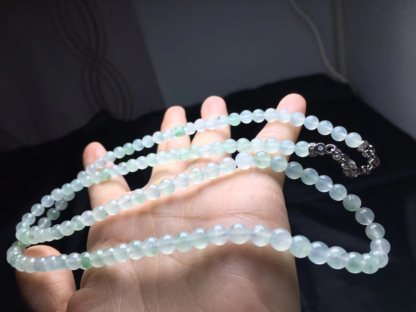 冰种飘花珠链，卡6.1～5.5mm，118颗，种好，玉质细腻，通透，均匀，颗颗精选