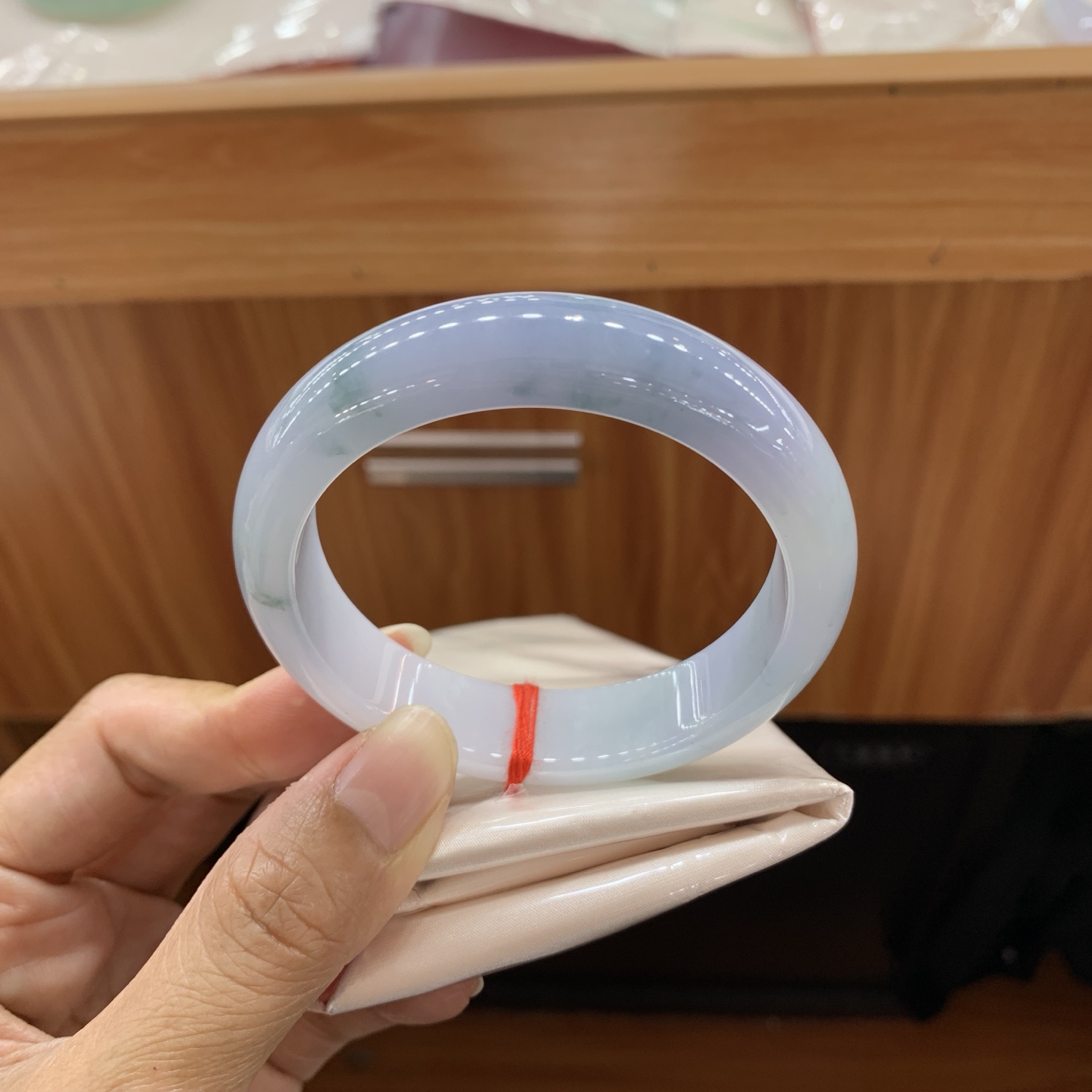 060906GX 飘花正圈翡翠手镯 56.4-13.8-8.2