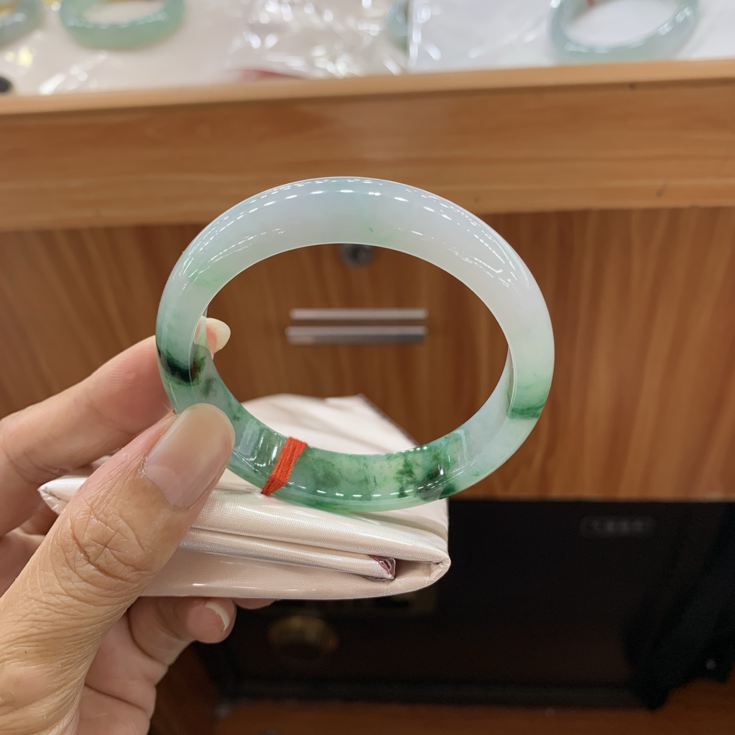 飘绿花正圈翡翠手镯 55.2-12.6-7.4