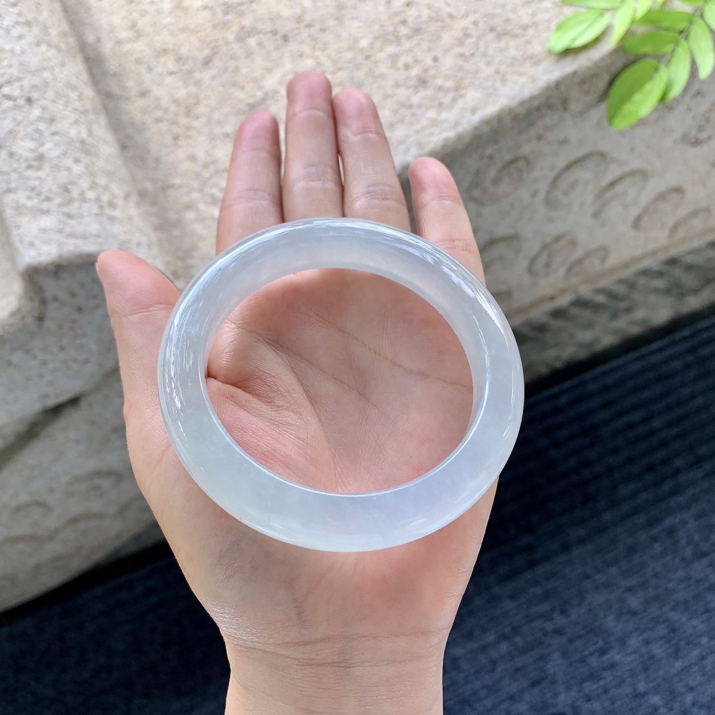 正圈58 59，圈口59.7/12/9.8，编码FH061140，描述：冰种，清透，水润，种老，细腻，无裂。