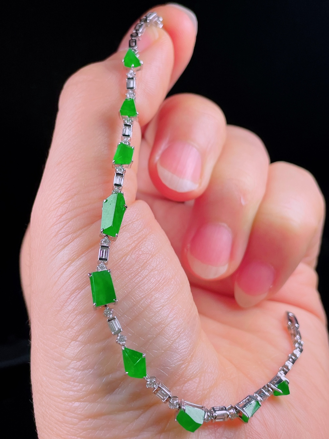 ️冰绿手链，老种起光，细底通透，尺寸：裸石9.8/5/2mm0610