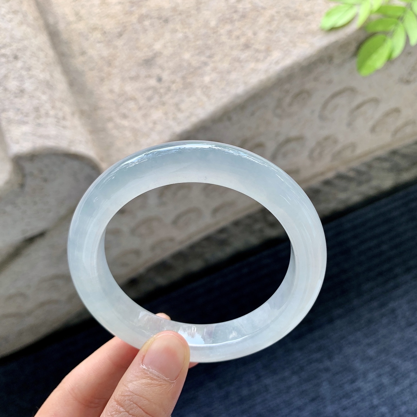 正圈58 59，圈口59.7/12/9.8，编码FH061140，描述：冰种，清透，水润，种老，细腻，无裂。