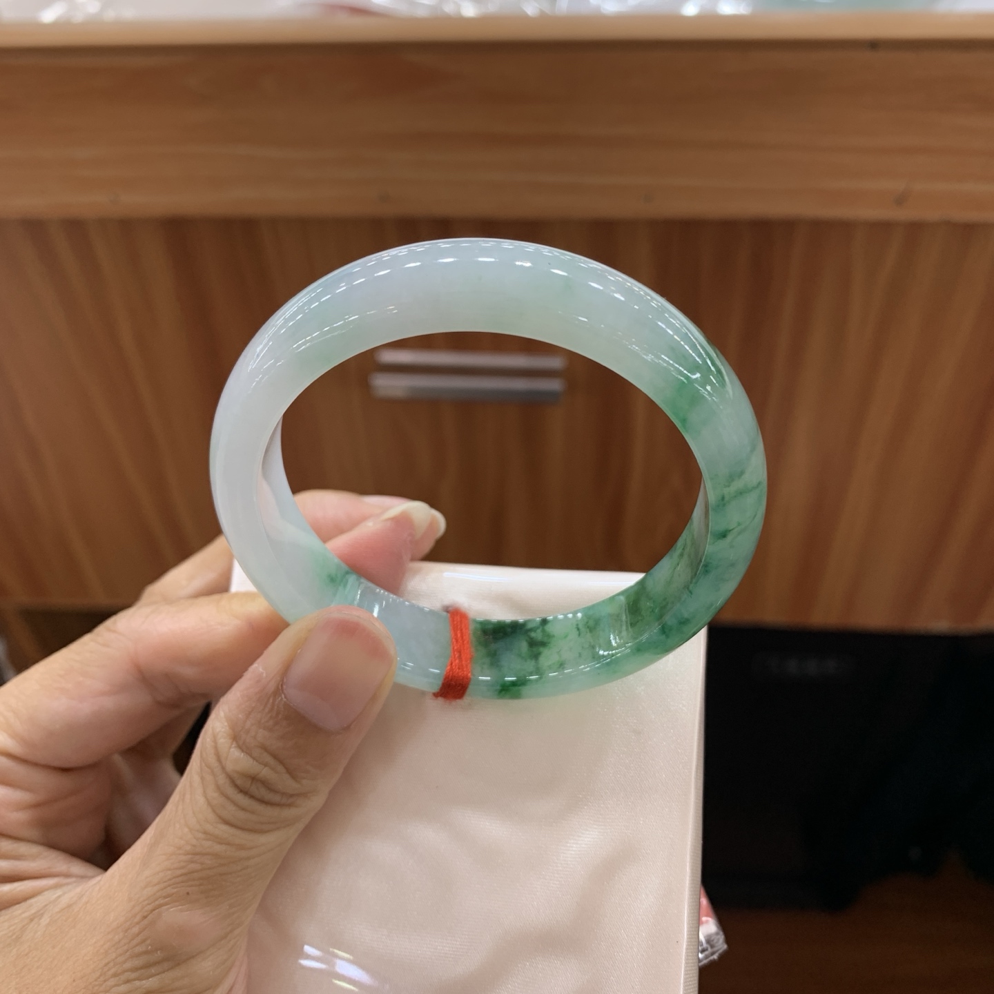 飘绿花正圈翡翠手镯 55.2-12.6-7.4
