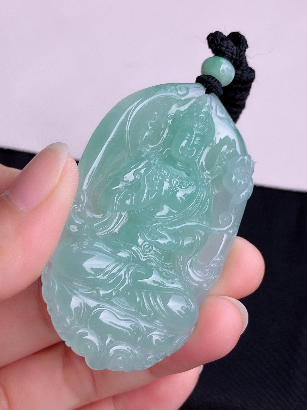 绿底大势至菩萨，晶莹剔透，尺寸62.2/37.6/9.3/自然光实拍
