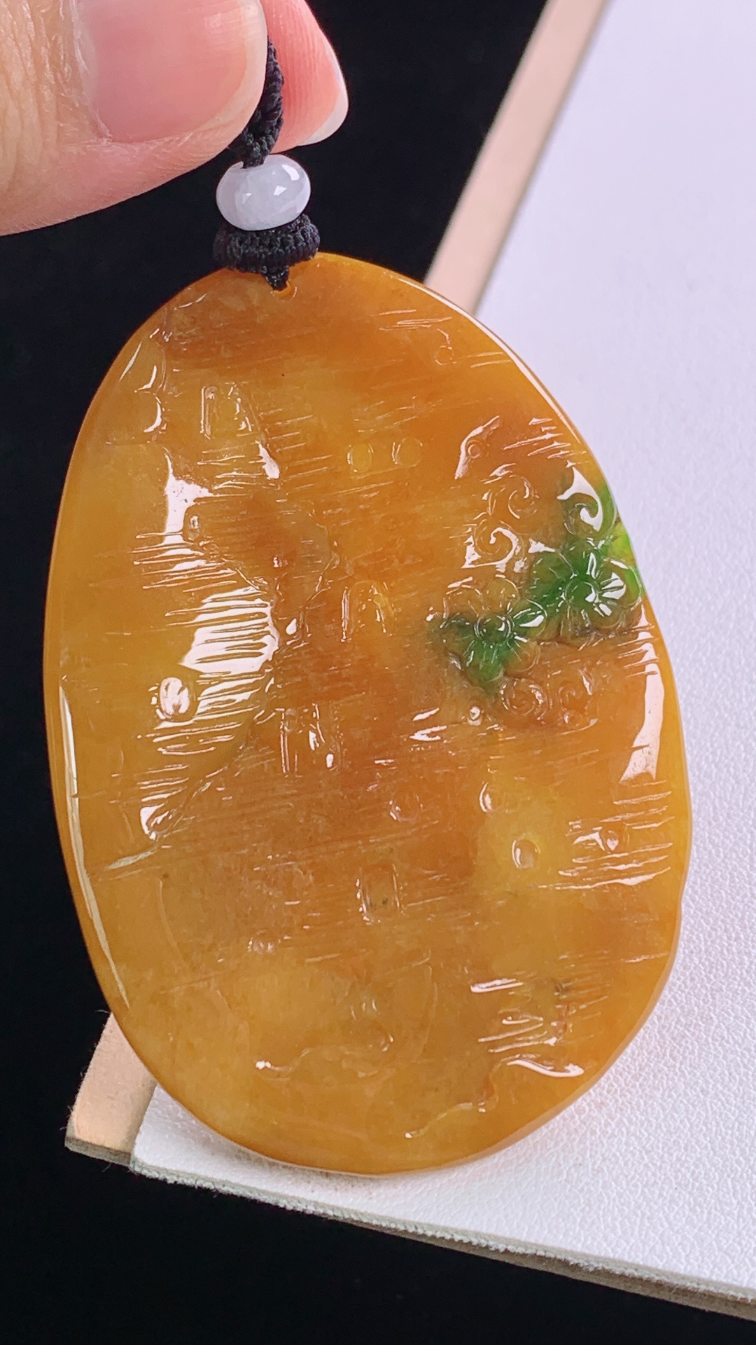 黄加绿大势至菩萨 色彩丰富，种色兼备，无裂 尺寸:65.0-43.9-6.0mm 7