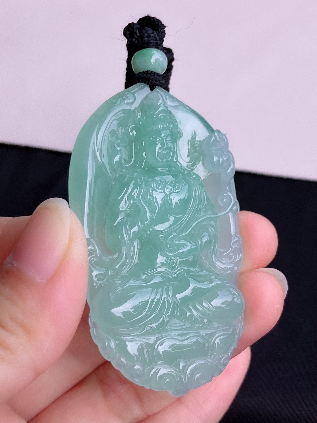 绿底大势至菩萨，晶莹剔透，尺寸62.2/37.6/9.3/自然光实拍