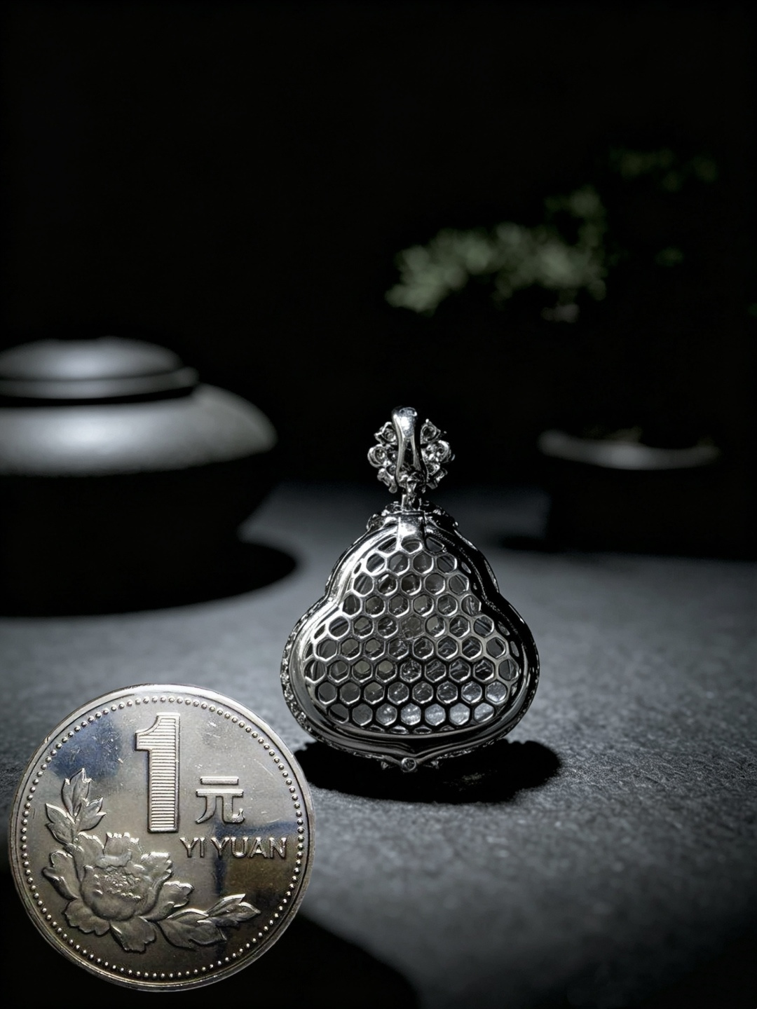 ️ 【福禄】，茅台白高品质葫芦。裸石14.8-15.3-3.225-17.5-8.8mm，4.27g，18K金，南非钻