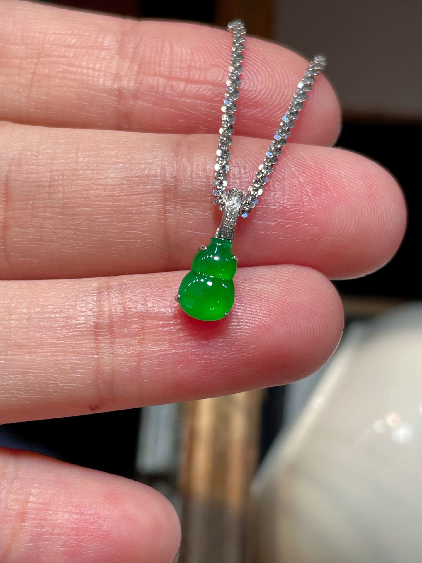 ️ 翡翠葫芦吊坠扣，种水好好 裸石很饱满，专挑好品相，18k镶嵌，8.2-5.4-2.2