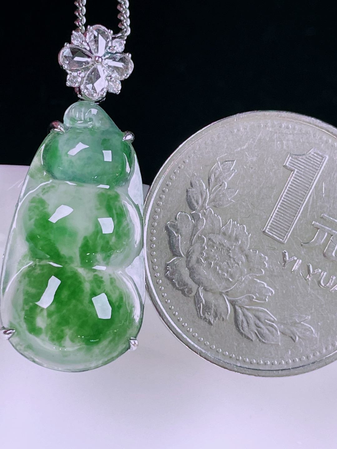 冰绿福豆，老种起光，细底通透，尺寸：31.5/13/7mm0612