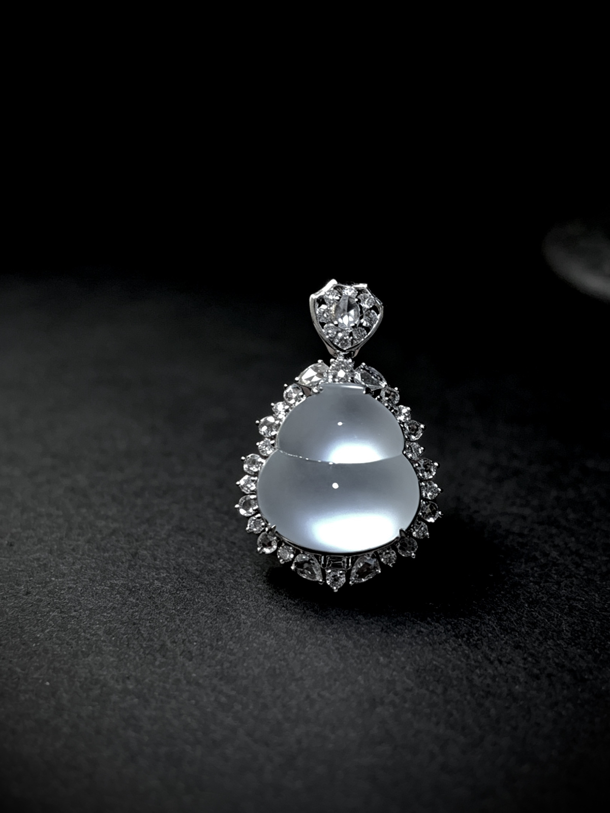 【福禄·葫芦】，茅台白高品质翡翠料子，
裸石14-13.5-4mm，
整体26.5-17.8-9.5