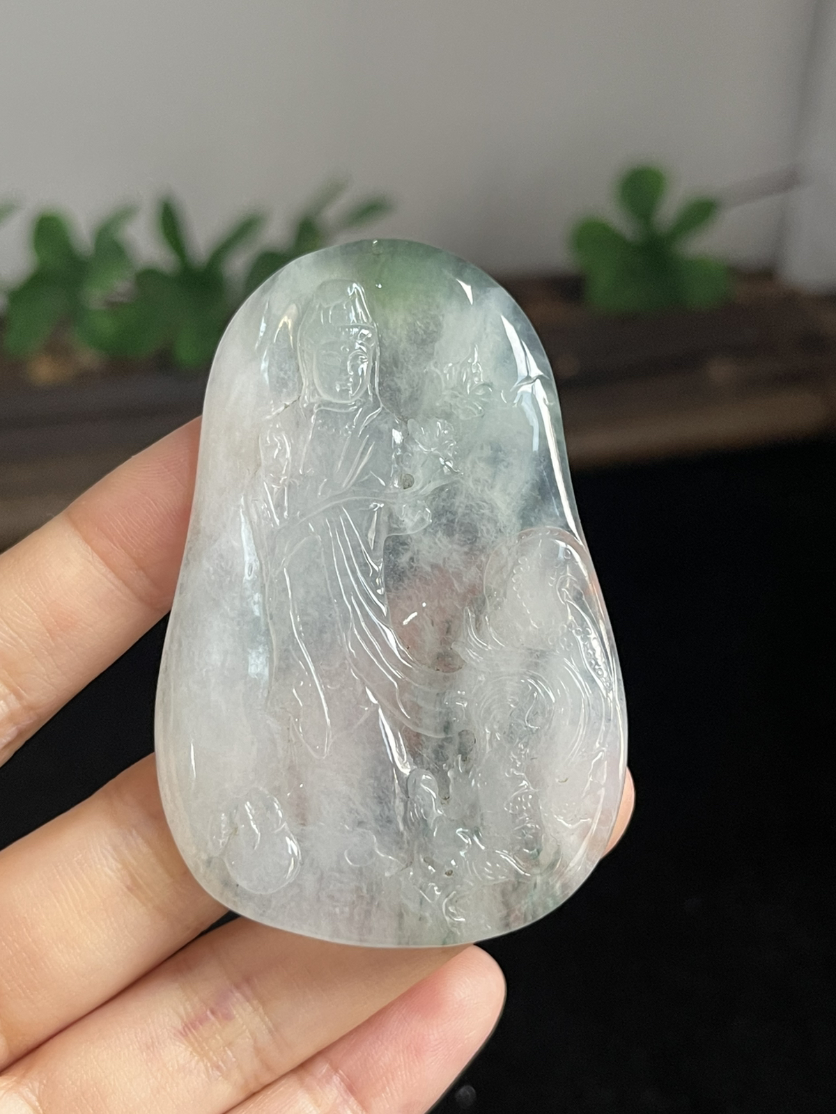 翡翠冰糯种飘绿吊坠