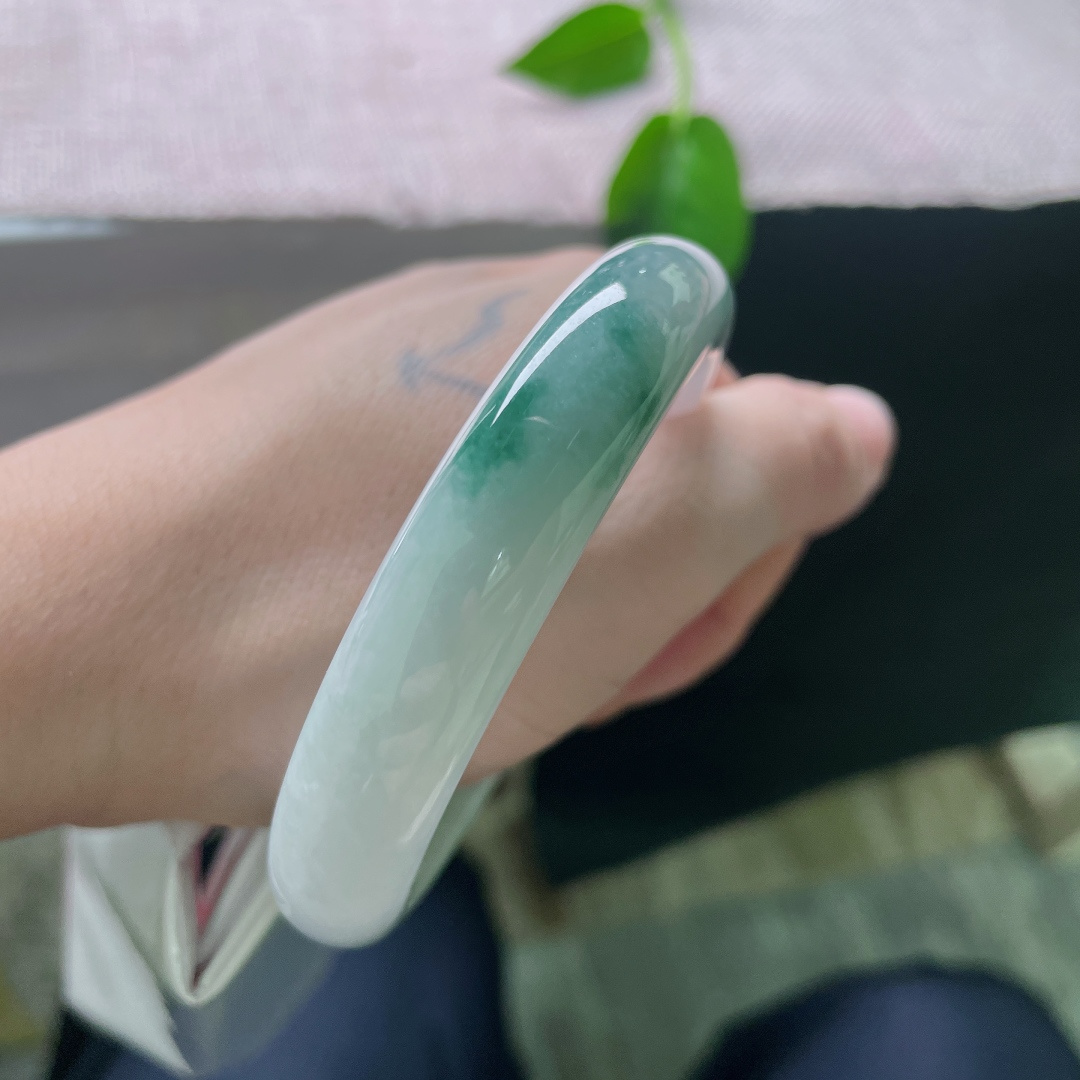 57.3/12.1/7.6，飘花正圈，水头好，种老水足，简约不简单，落落大方，无裂，ss54608a