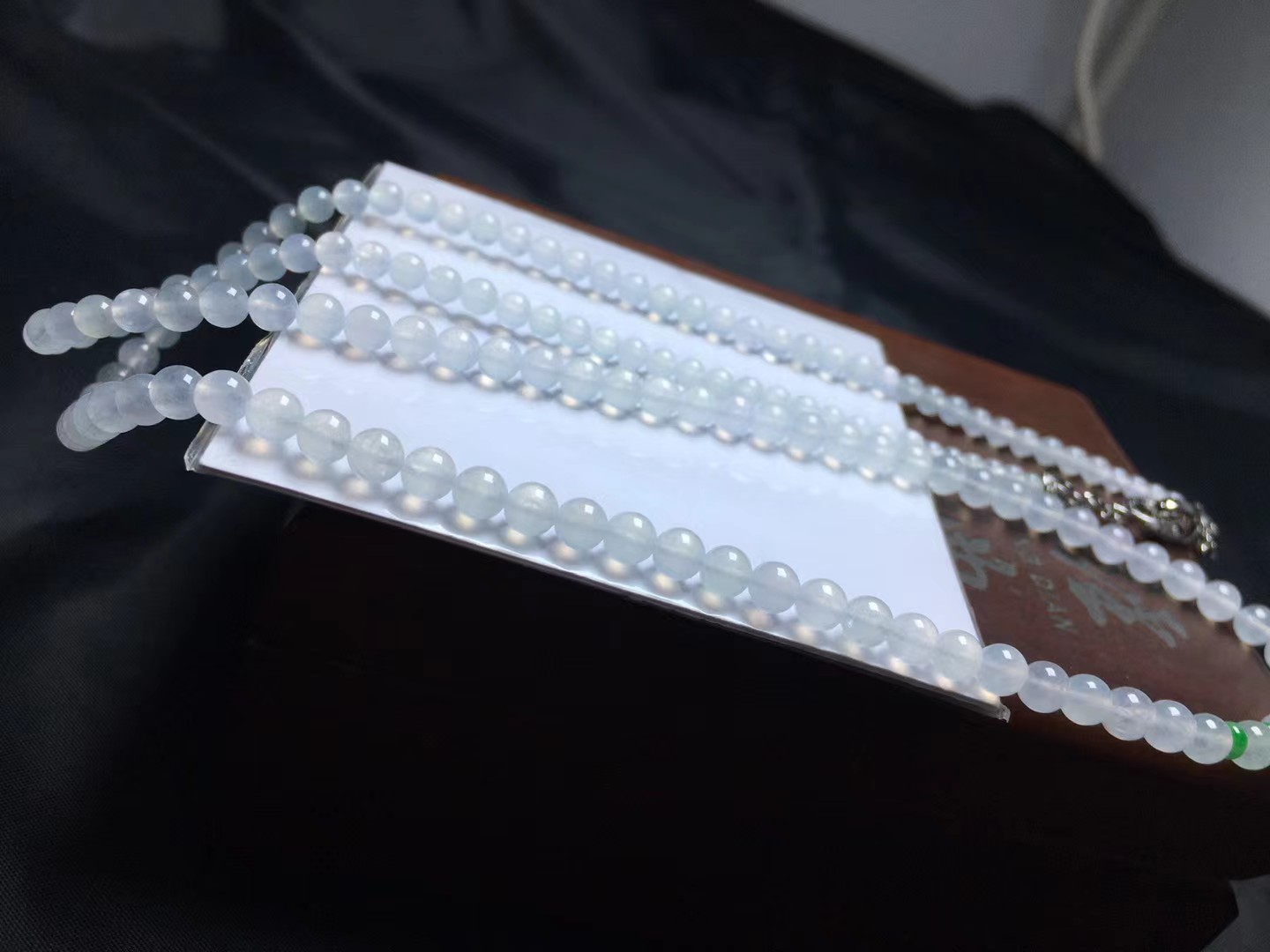 冰种珠链，卡5.2～3.9mm，148颗，种好，玉质细腻，均匀，通透，颗颗精选