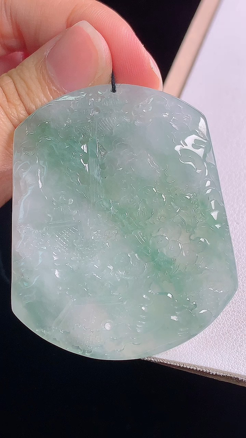 冰飘花山水牌，无裂，尺寸:52.8-43.5-5.8mm