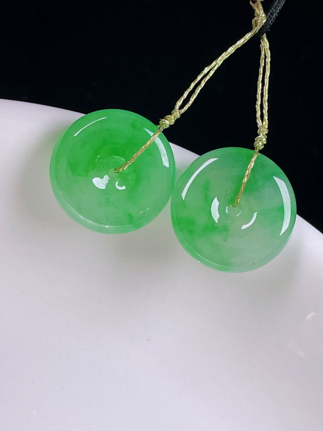 ️冰绿耳坠，老种起光，细底通透，尺寸：12.7/3.6mm0612