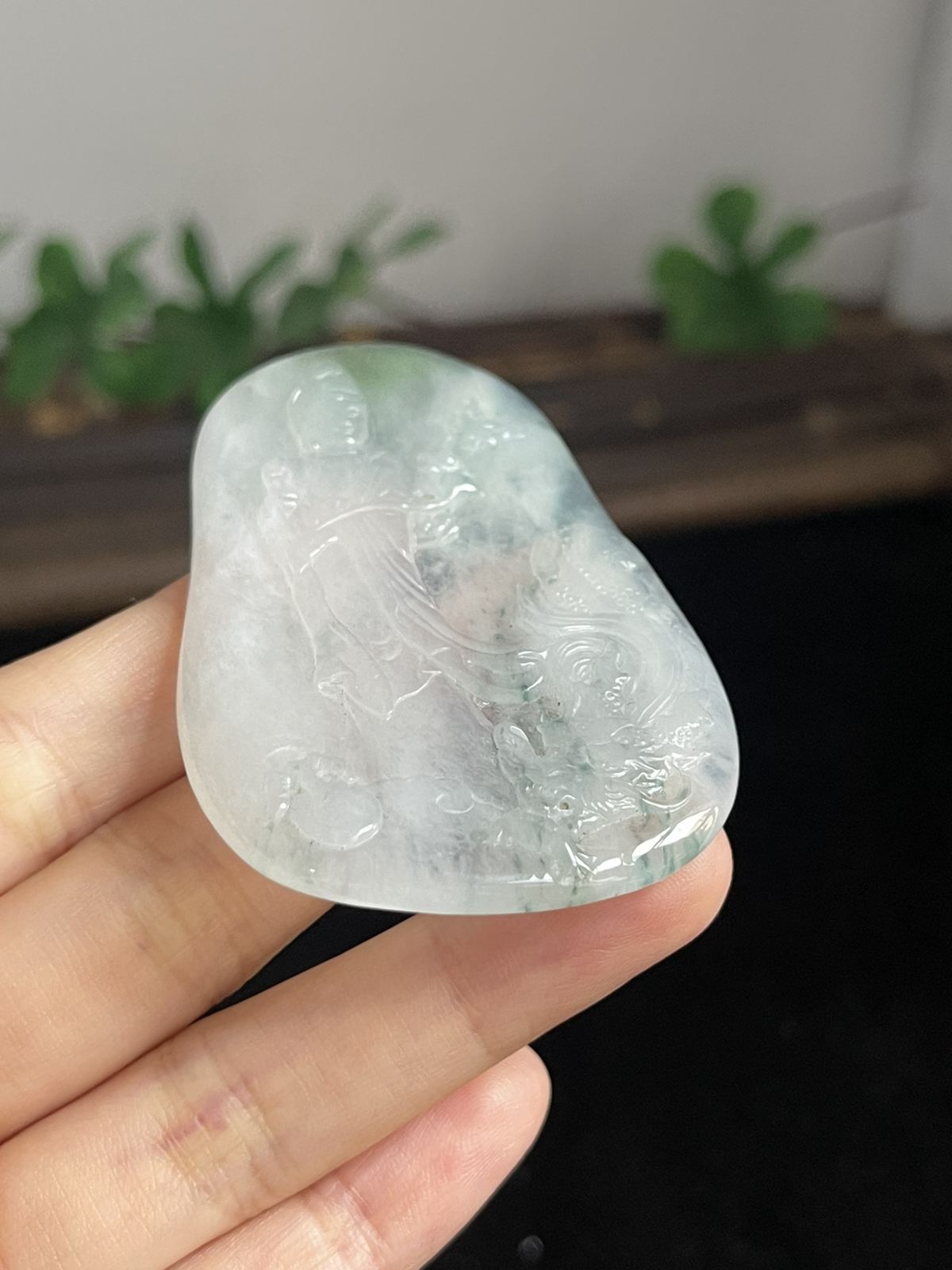 翡翠冰糯种飘绿吊坠