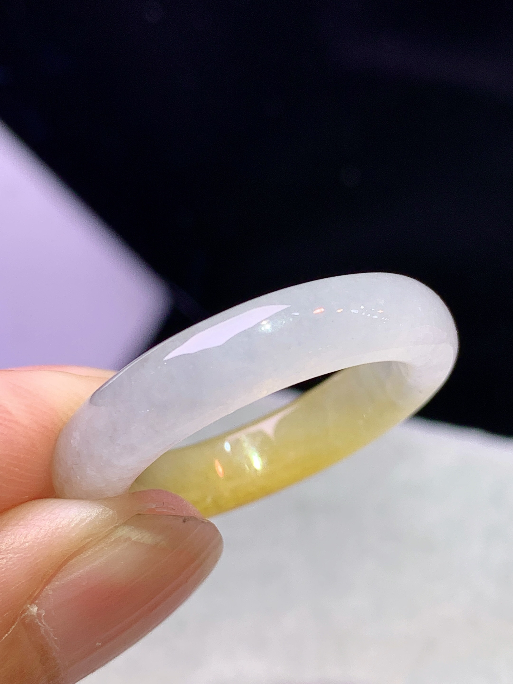 飘黄翡指环 玉质细腻 色泽艳丽清新 整体尺寸 26*5*4 w1 圈口18