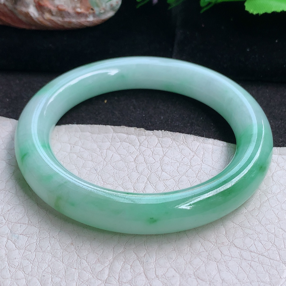 pj实拍53*10*9.6美人镯 缅甸翡翠a货玉手镯 飘绿胶感圆条玉手环