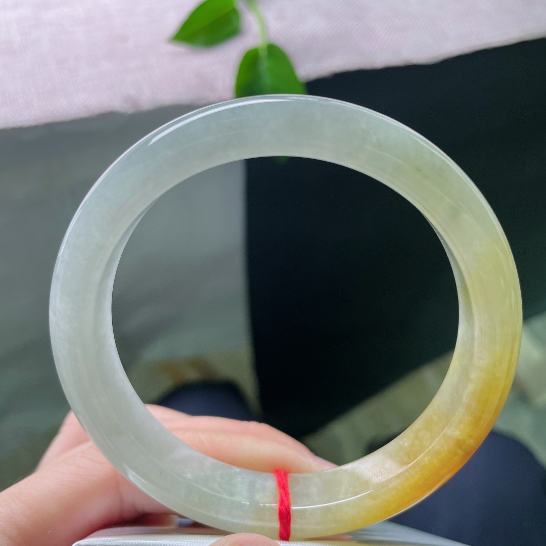 黄翡正圈，冰润细腻，大圈口，黄翡在手，富贵常有，把财气和运气都戴在身上。无裂，ss54616a