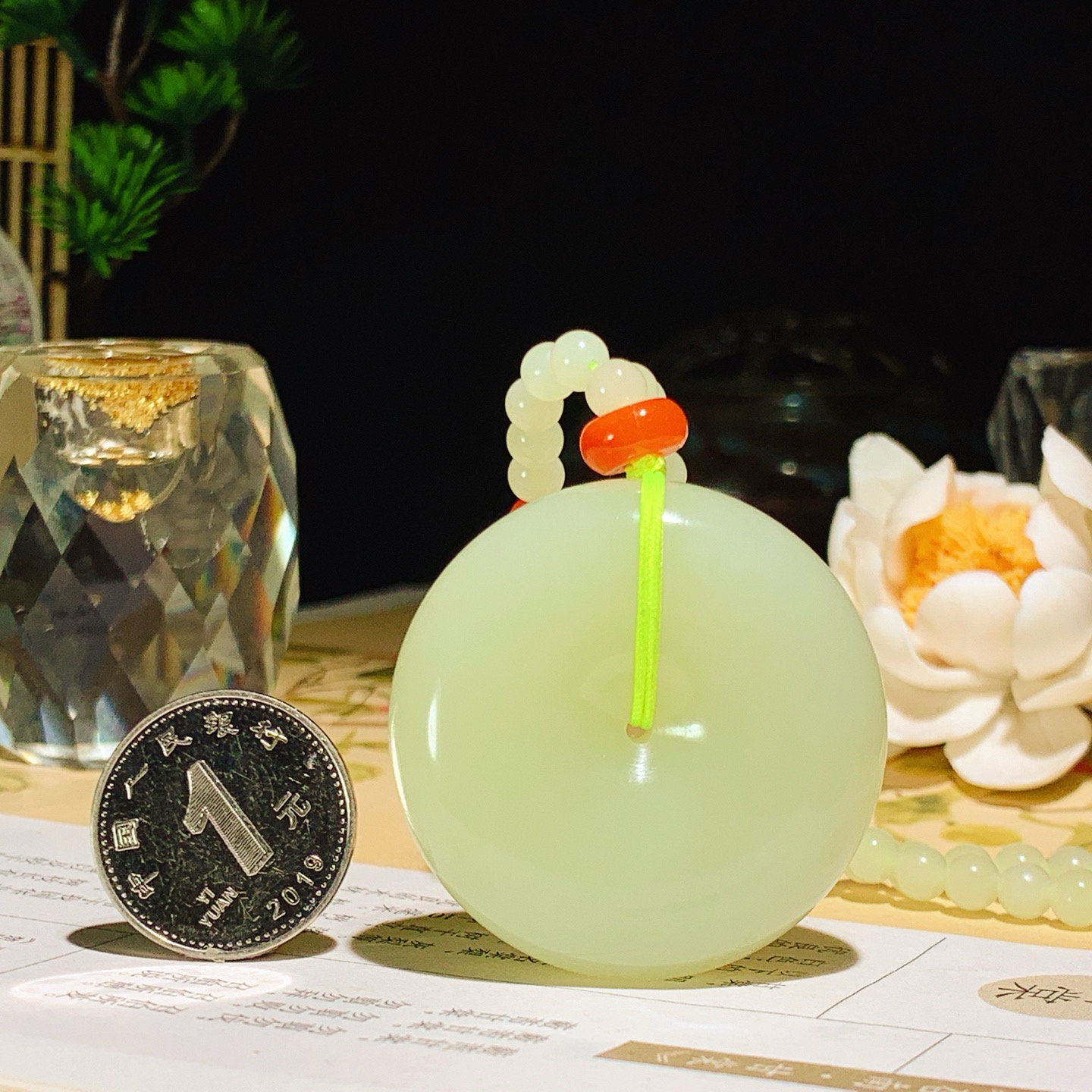 新疆和田玉若羌料平安扣挂件！尺寸40/13重67克 玉质细腻油润 底色纯净 脂粉好，品质好。lt260611