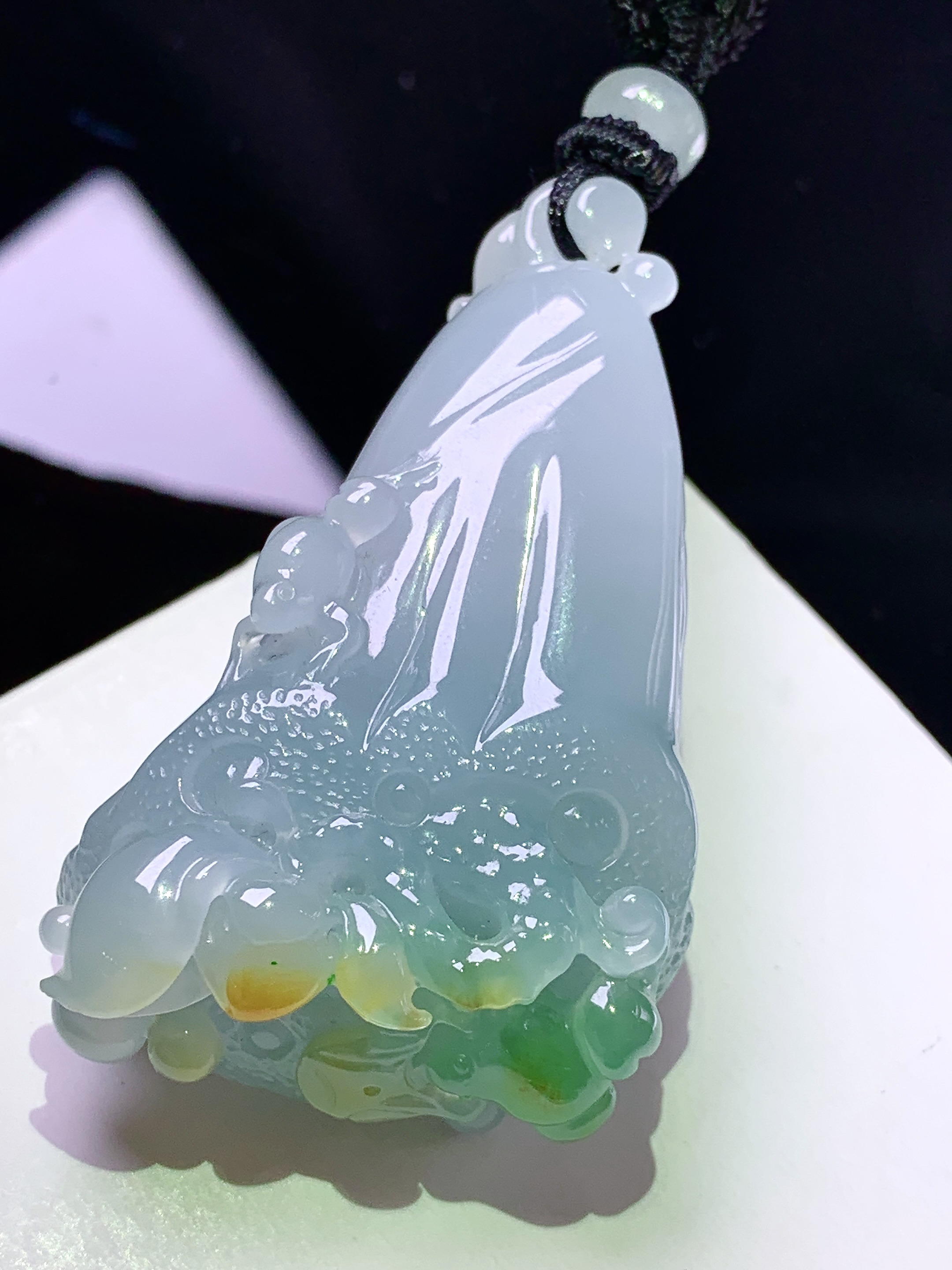 飘黄绿翡花件吊坠 玉质细腻 色泽艳丽清新 整体尺寸51.5*30.5*18.6 w1