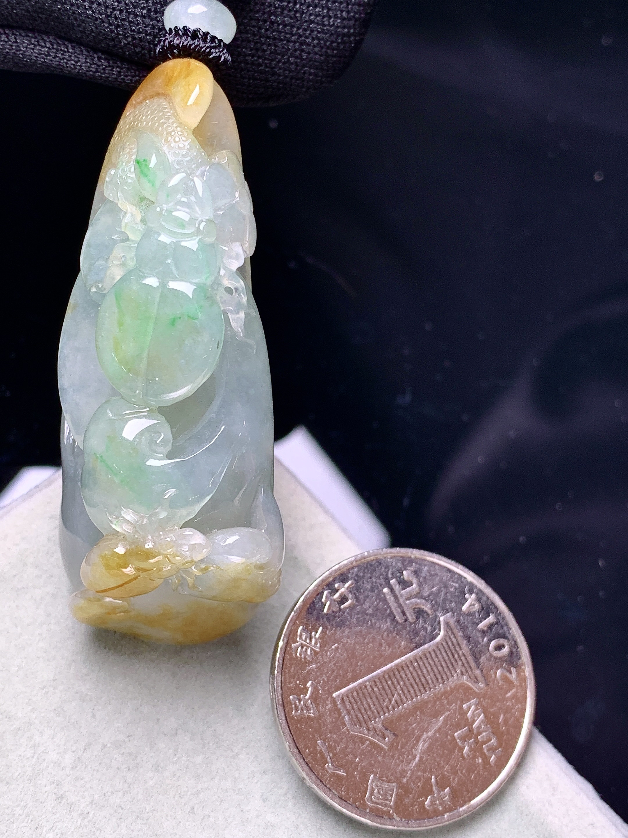 飘黄绿花件吊坠 玉质细腻 色泽艳丽清新 整体尺寸52.8*22.6*16.6 L1