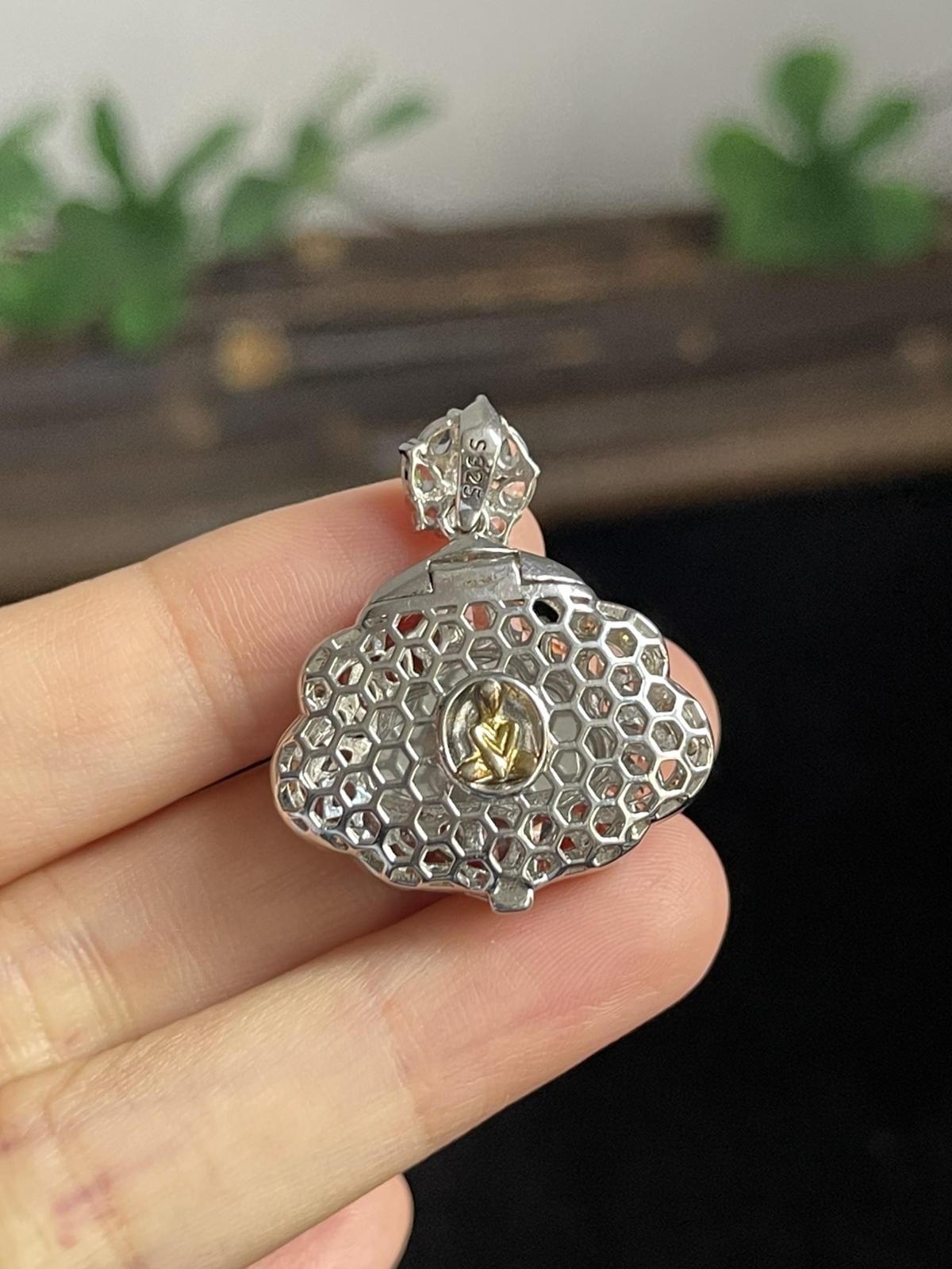 翡翠佛，印记：S925,；所检仅为主石部分