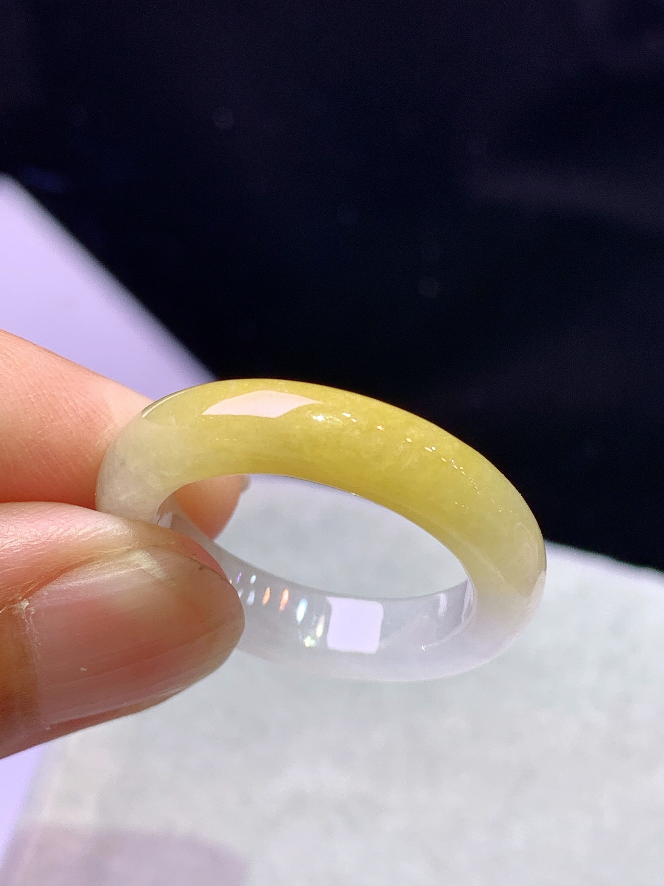 飘黄翡指环 玉质细腻 色泽艳丽清新 整体尺寸 26*5*4 w1 圈口18