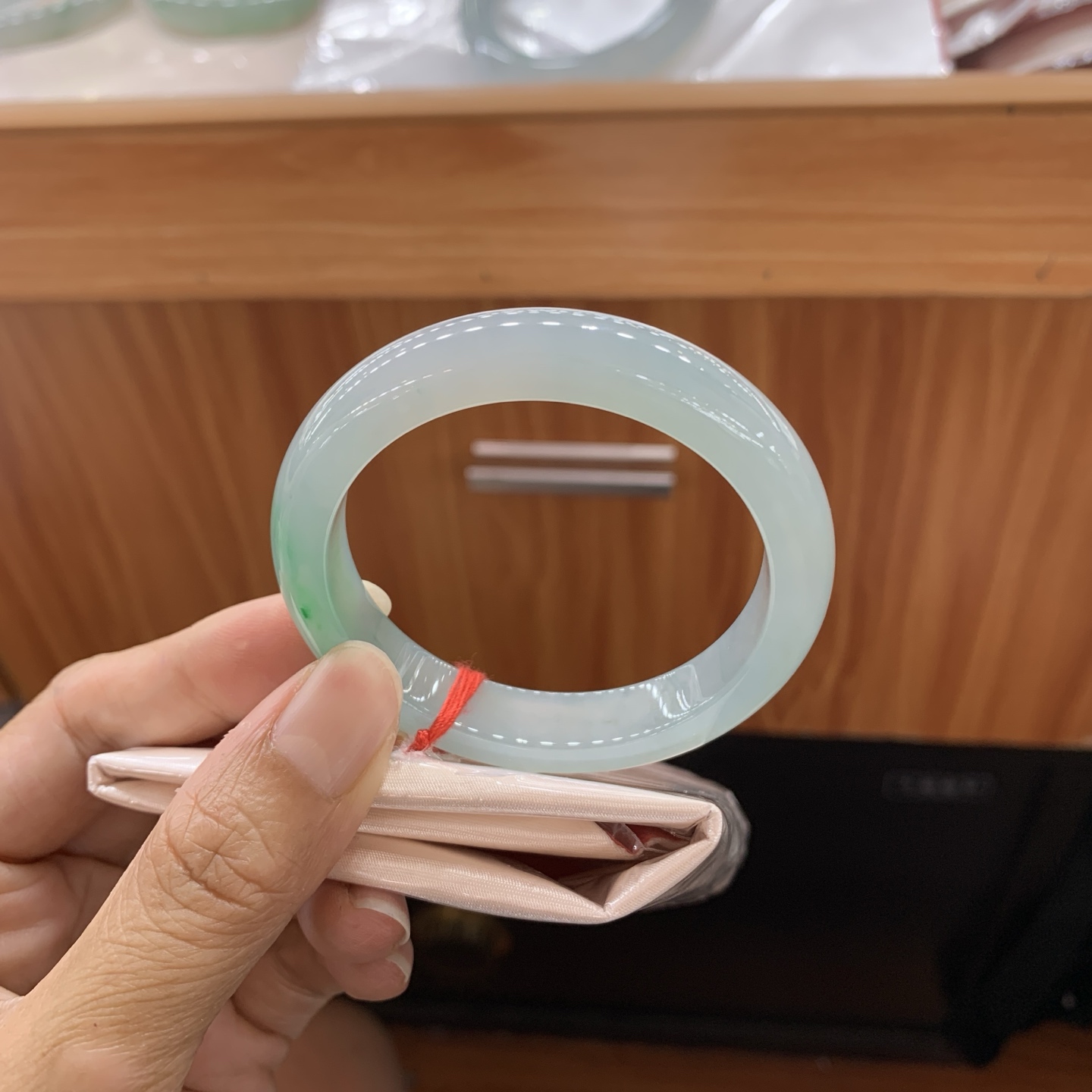 060921CK 飘绿正圈小圈口翡翠手镯 50.5-10.6-7.9